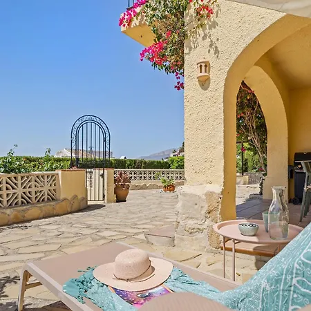 Апартаменты Authentic Groundfloor In Beautiful Villa,
