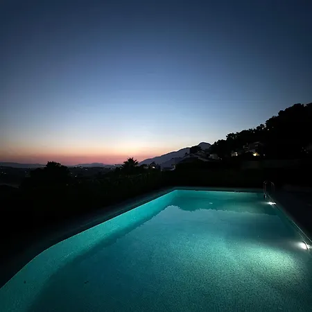 Authentic Groundfloor In Beautiful Villa, Апартаменты *