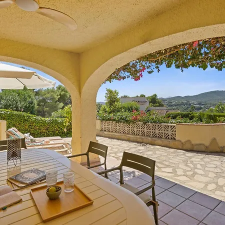 Authentic Groundfloor In Beautiful Villa, Хавеа